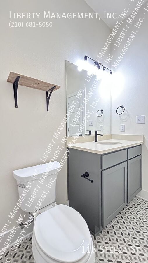 Building Photo - 118 Stella St