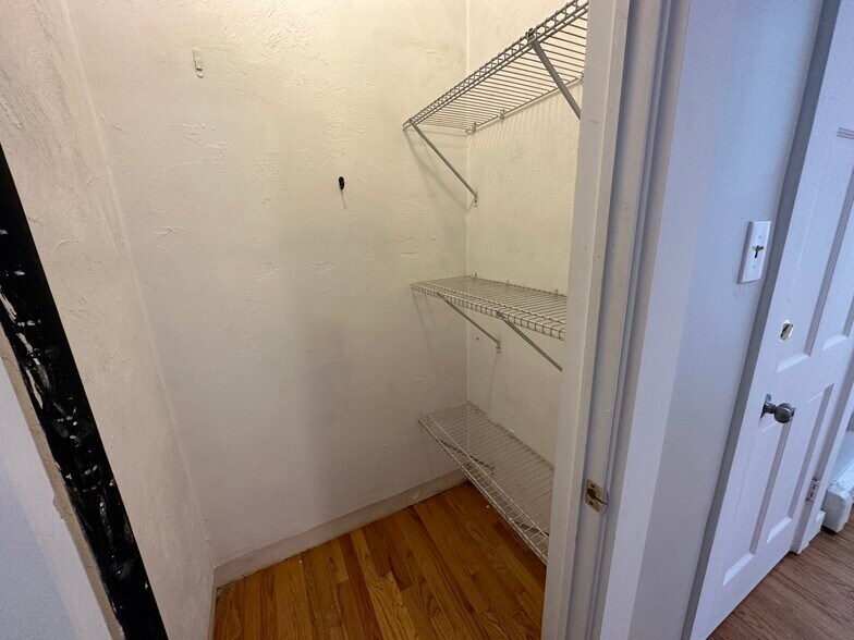 Building Photo - 857 E 1st St