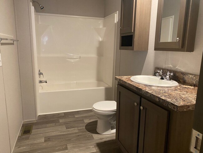 Building Photo - 2701 Huizenga St