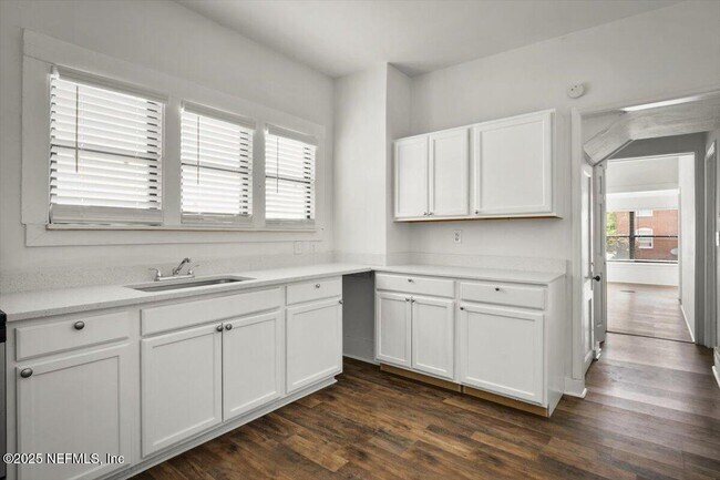 Building Photo - 1516 McDuff Ave S