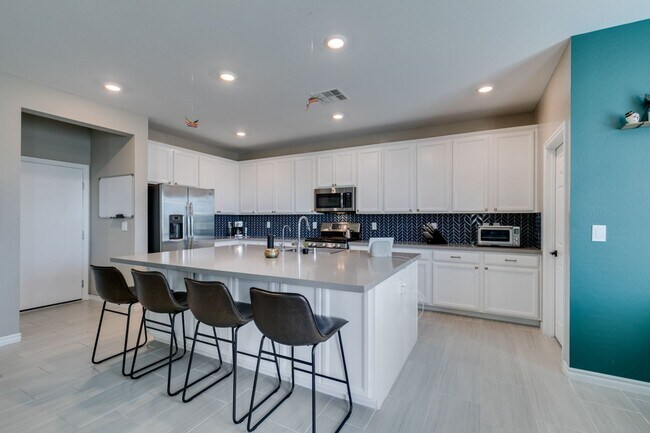 Building Photo - Gated, 4bed + loft with Bedroom and Full bathroom downstairs. Skye Canyon