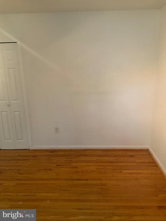 Building Photo - 24 Maple Ave