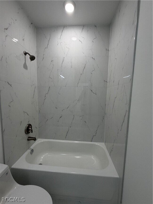 Building Photo - 723 Ivan Ave S