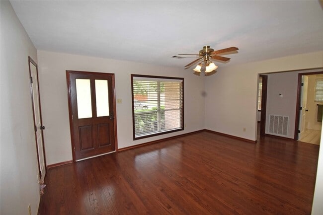 Building Photo - 2614 Willowby Dr