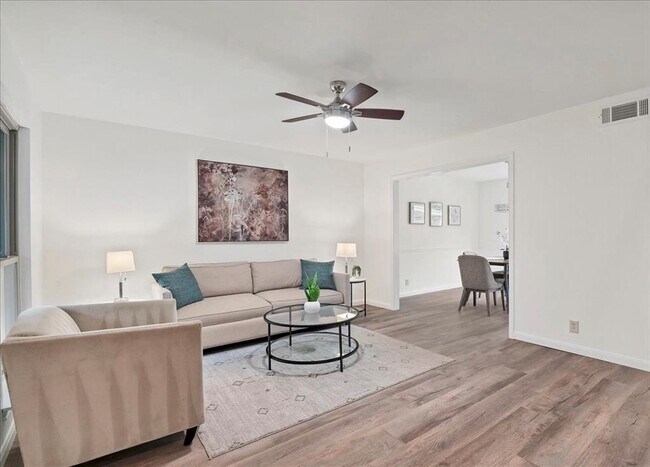 Building Photo - 9502 Castlewood Dr