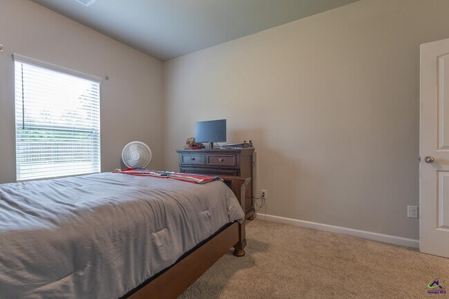 Building Photo - 202 Warhawk Dr