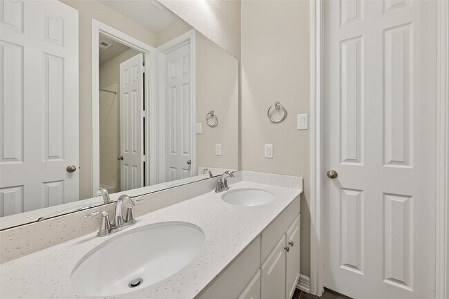 Building Photo - 4018 Martin Ridge Dr