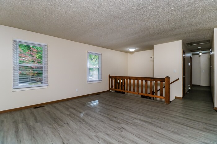 Building Photo - 3303 Kingsley Dr