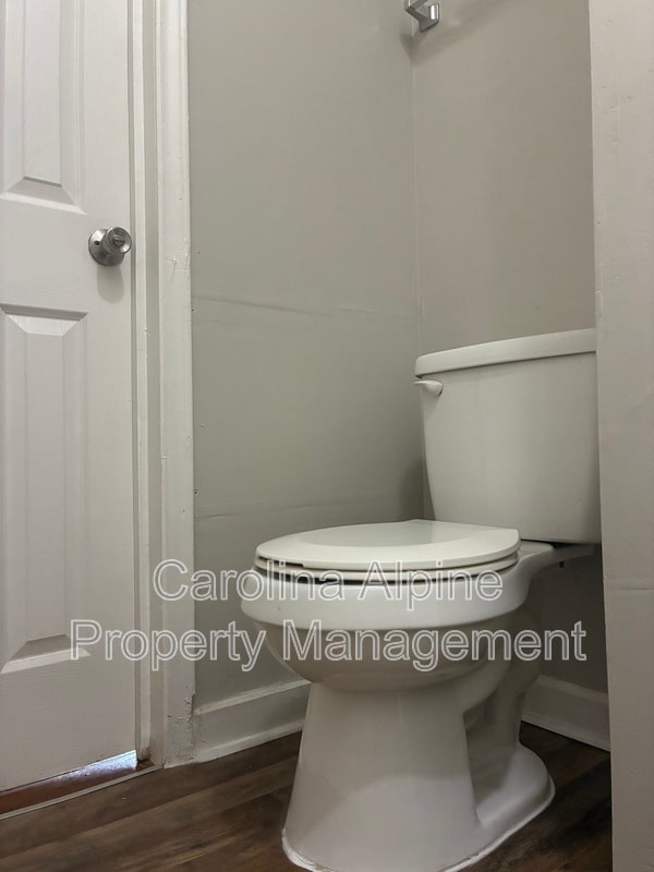 Building Photo - 1500 W Walnut Ave