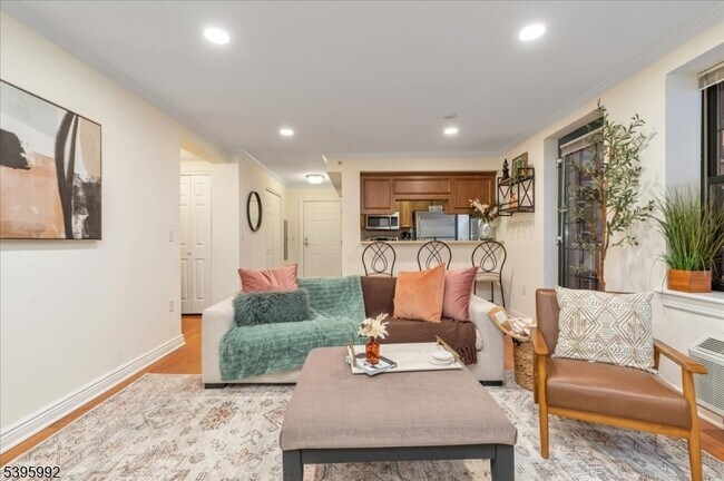 Building Photo - 7 Prospect St