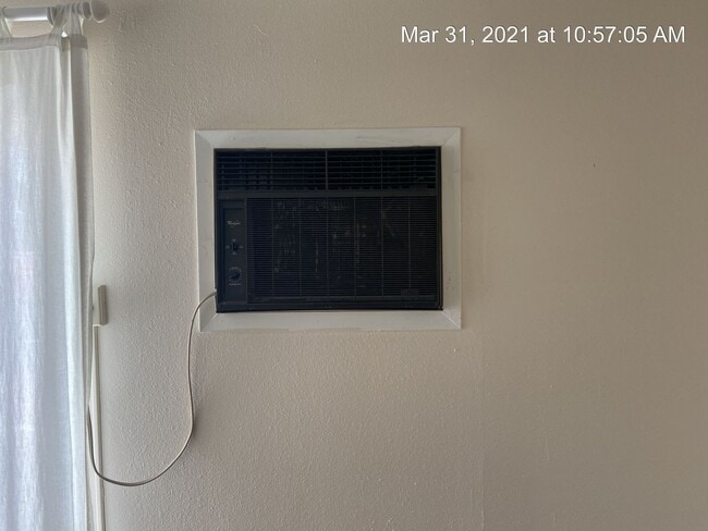 Building Photo - Northtown Area Home