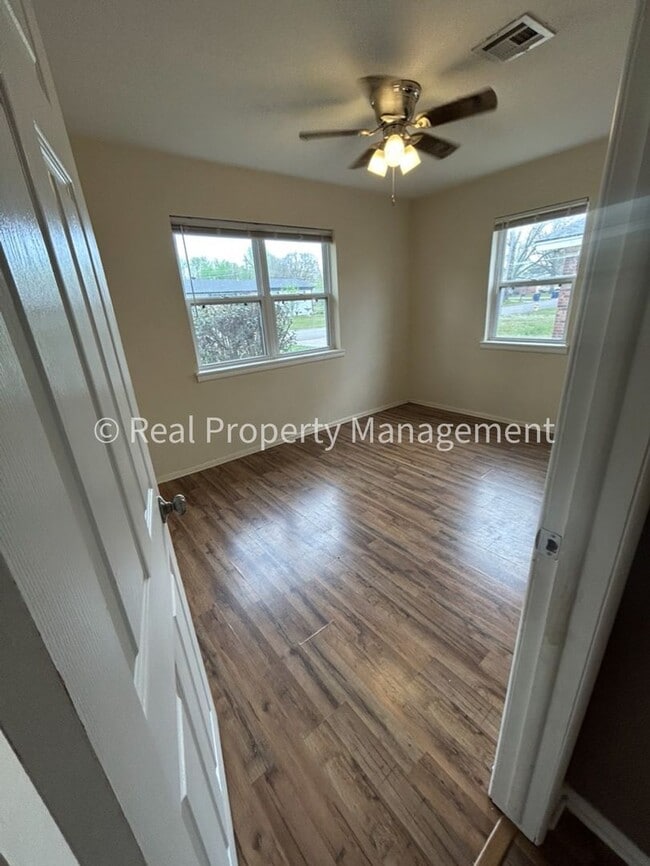 Building Photo - 7406 Cypress Ave