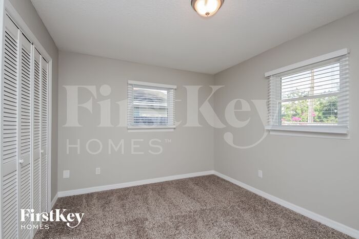 Building Photo - 881 Park Manor Dr