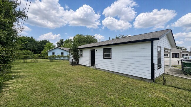 Building Photo - 9406 Alcala
