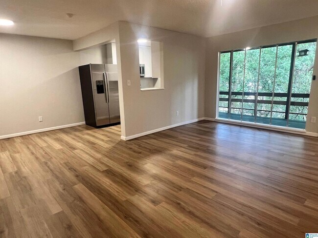 Building Photo - 3101 Lorna Rd