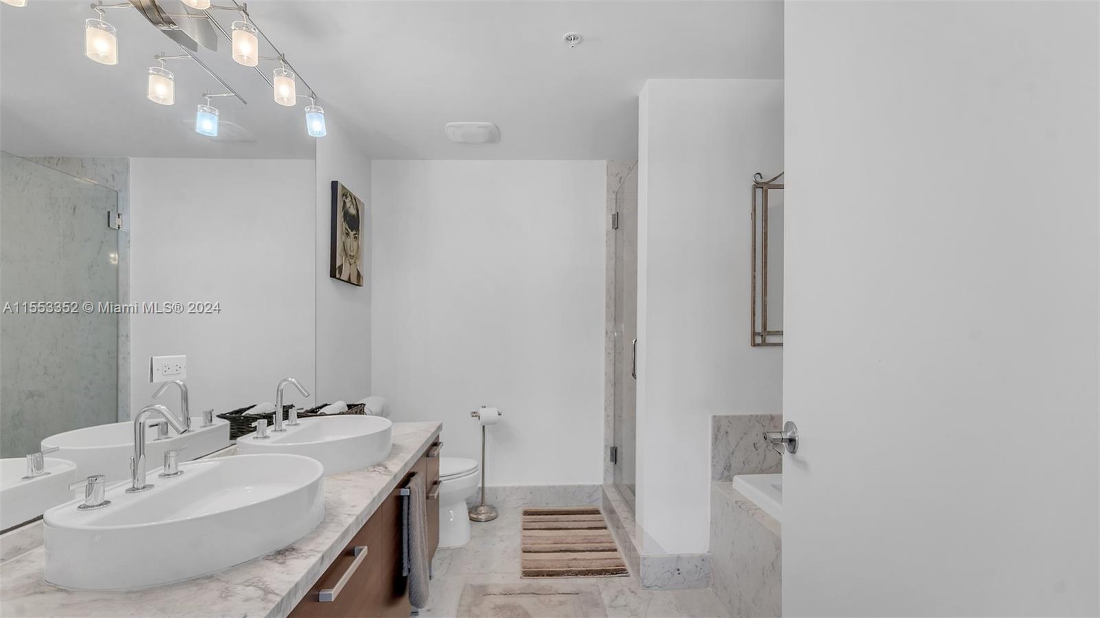 Building Photo - 253 NE 2nd St