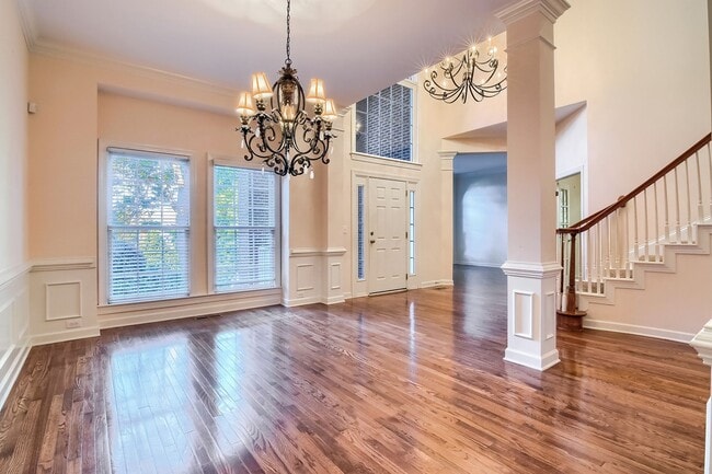 Building Photo - 4 Bedroom single family home in Chapel Hill