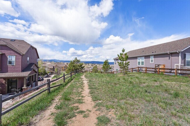 Building Photo - 3 Bedroom, 3 Bth Townhome with 2 Car Garage