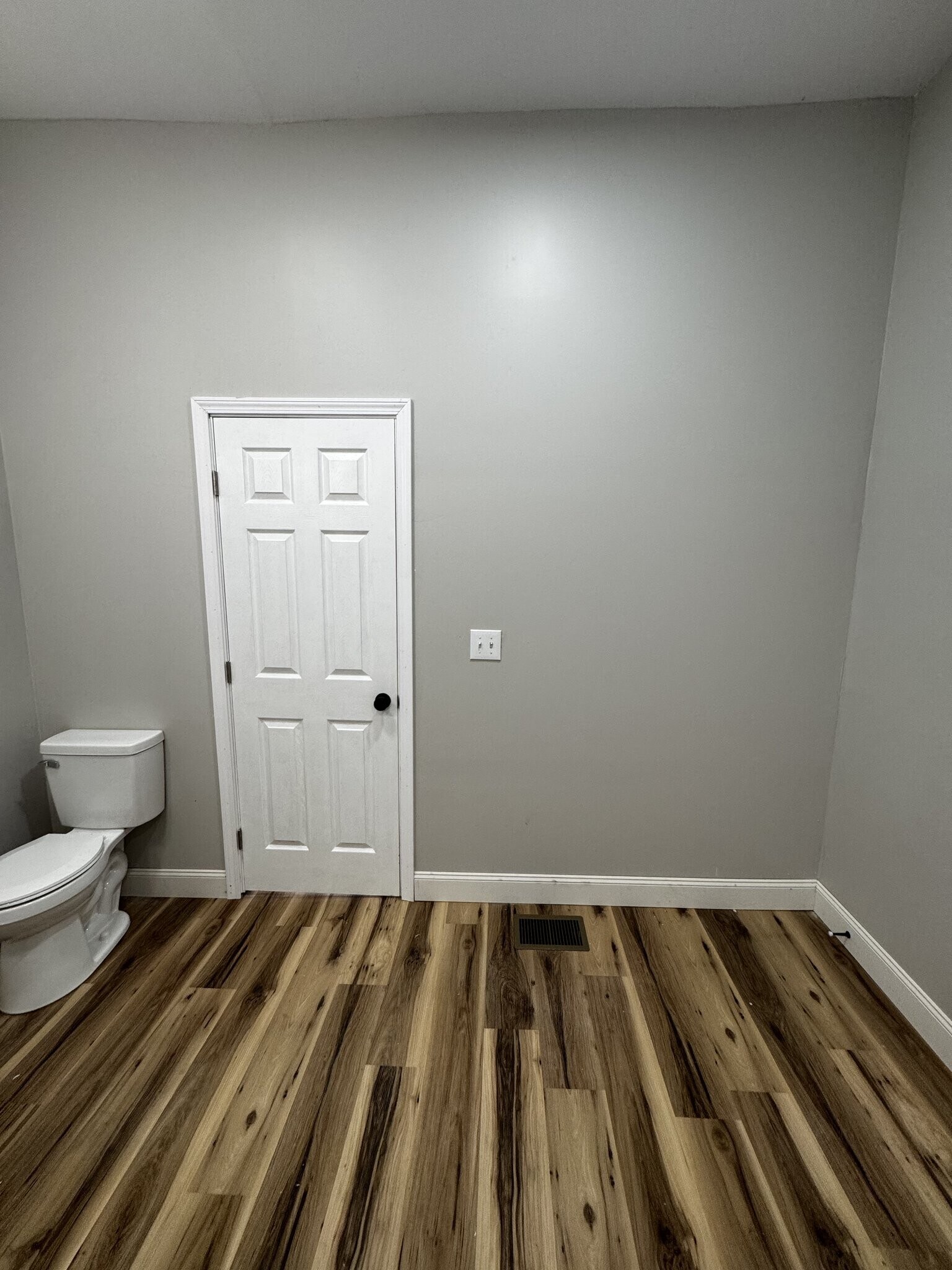 Building Photo - 118 Bank St