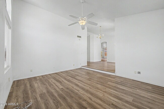 Building Photo - 3103 N Meadow Ln