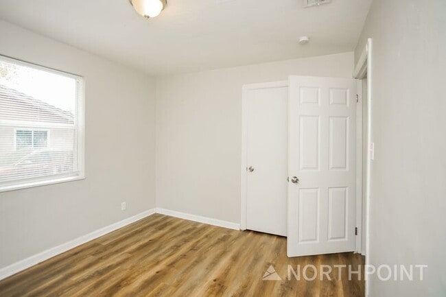 Building Photo - 2040 Union St S