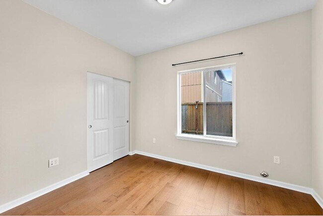 Building Photo - Bright & Spacious 4 Bedroom Home in Yelm f...