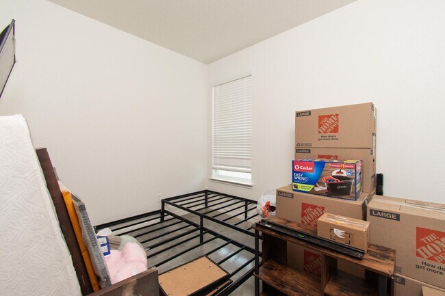 Building Photo - 624 Pacific Crest Trl