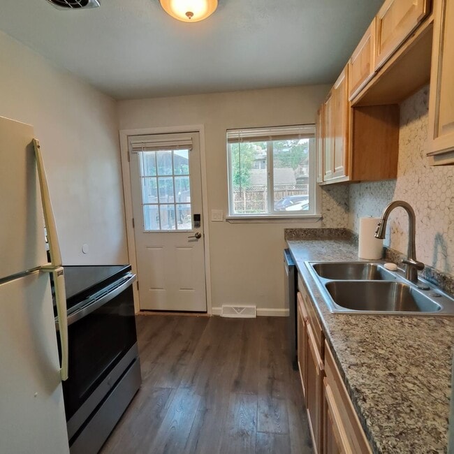 Building Photo - 2 Bedroom in North Boulder Triplex