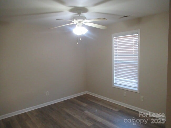 Building Photo - 406 S Flint St