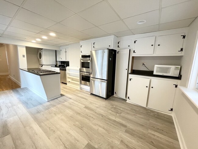 Building Photo - 130 Boston St