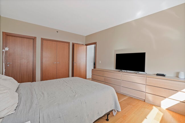 Building Photo - 440 Kent Ave