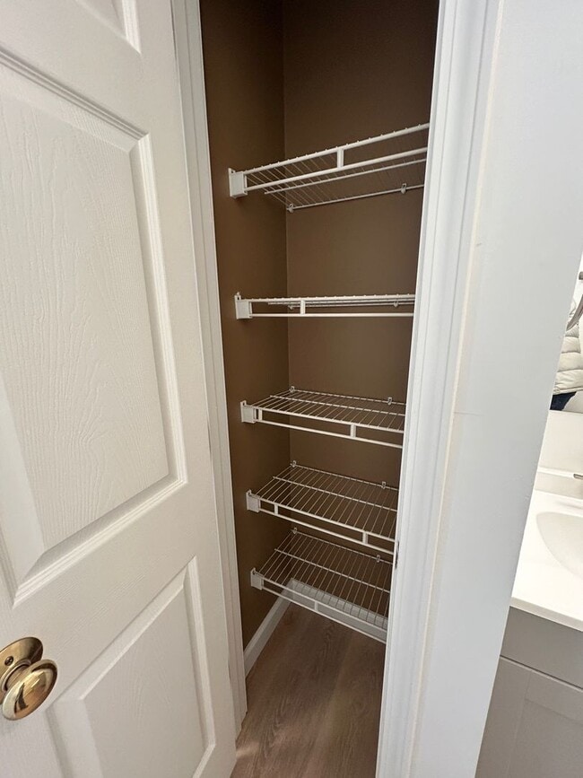 Building Photo - Candler - Recently Renovated Apt Ready for Occupancy!
