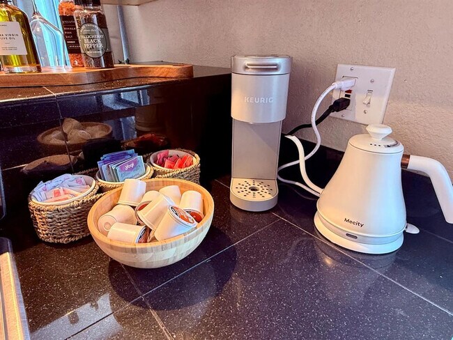 Building Photo - 6380 S Boston St