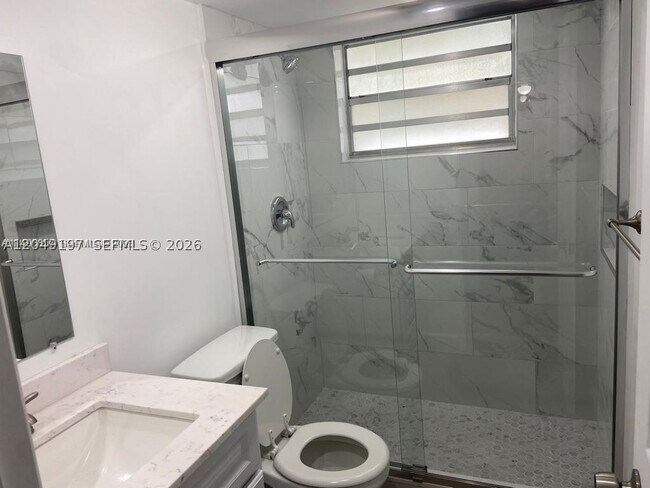 Building Photo - 1333 E Hallandale Beach Blvd