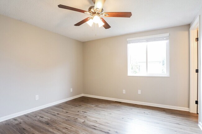 Building Photo - 15747 E Center Pl