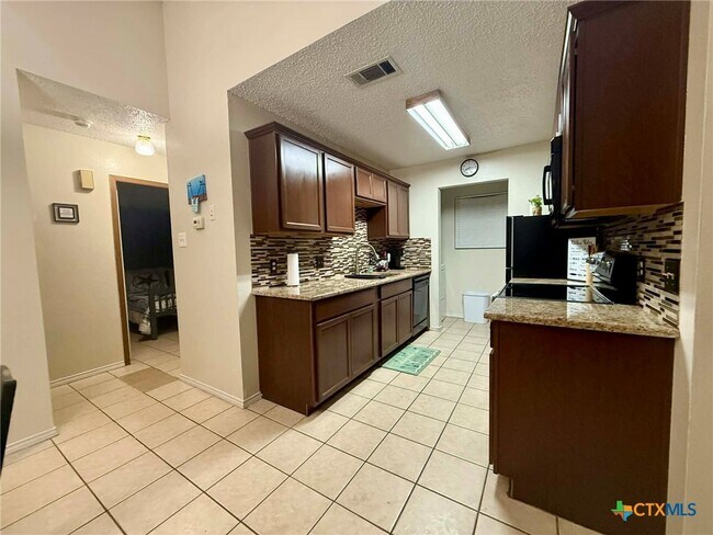 Building Photo - 907 Haynes Dr