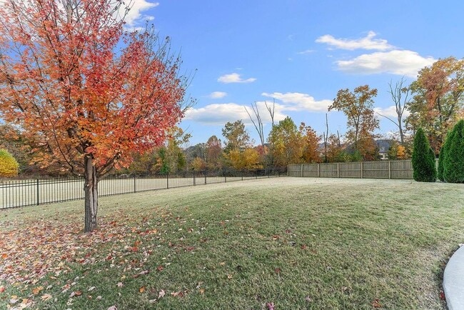 Building Photo - 504 NE Green Creek Rd