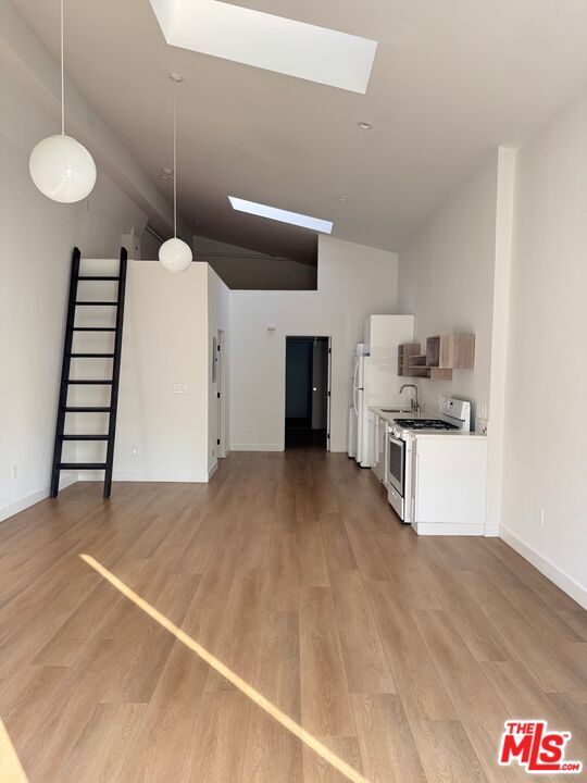Building Photo - 2226 1/4 Echo Park Ave