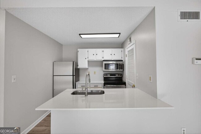 Building Photo - 423 Granville Ct