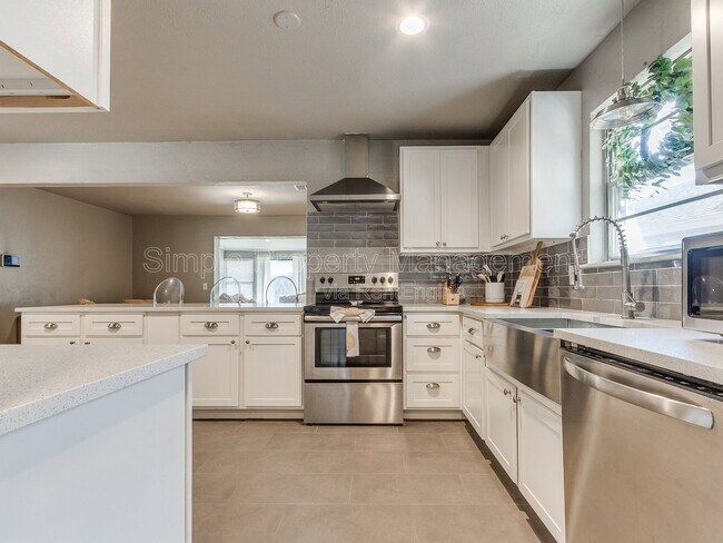 Building Photo - 4136 NW 61st Ter