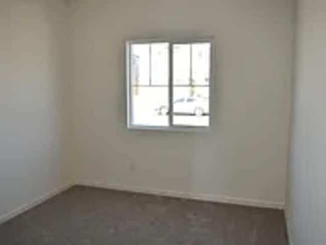 Building Photo - 4284 Lasalle Dr