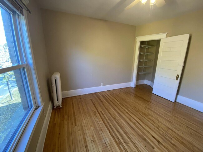 Building Photo - Rear entry private Second floor 1 Bed 1 Bath Historic Preserved Douglas Apartments in Desirable L...