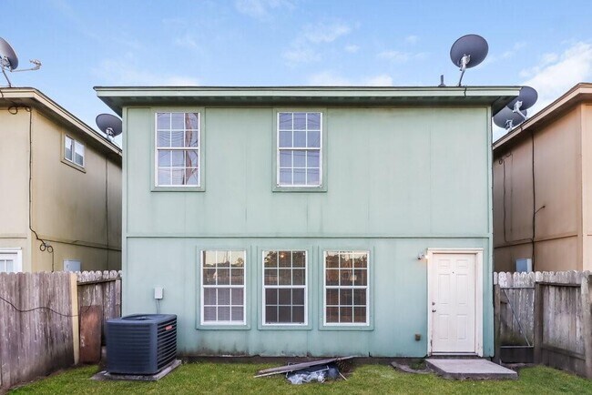 Building Photo - 4906 N Cancun Dr