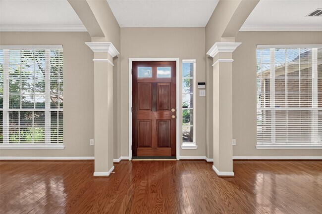 Building Photo - 18515 Autumn Park Dr
