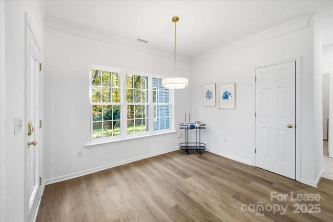 Building Photo - 7709 Sedgebrook Dr E