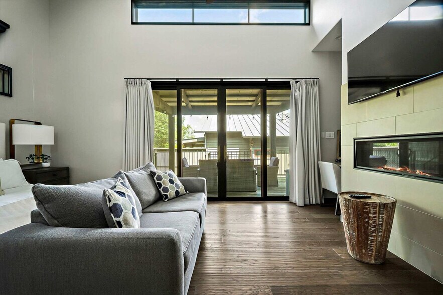 Building Photo - 2113 Barbaro Way