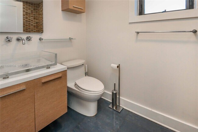 Building Photo - 1410 Polk St