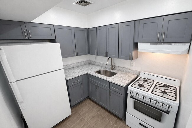 Building Photo - 87 Merseles St