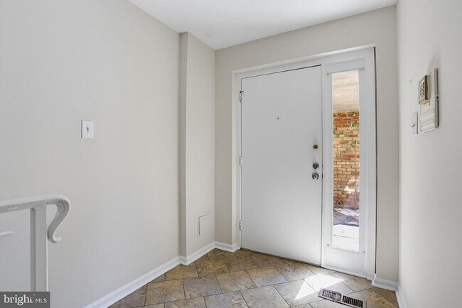 Building Photo - 5139 Dudley Ln