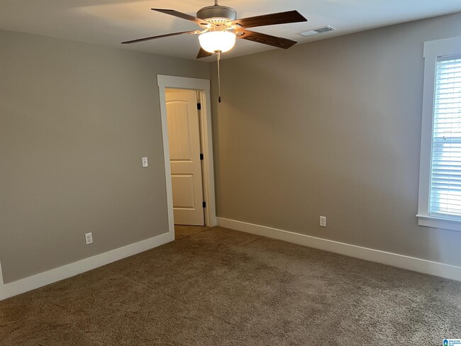 Building Photo - 5849 Longview Ln